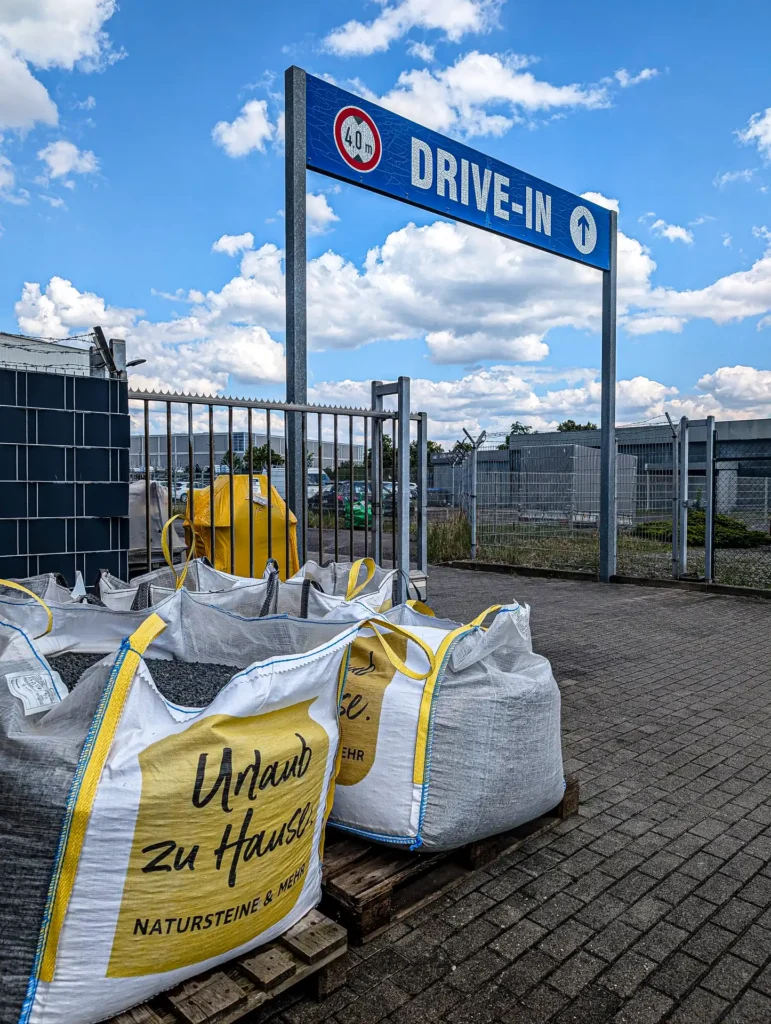 Appel-Gartenmarkt-Drive-In-Einfahrt